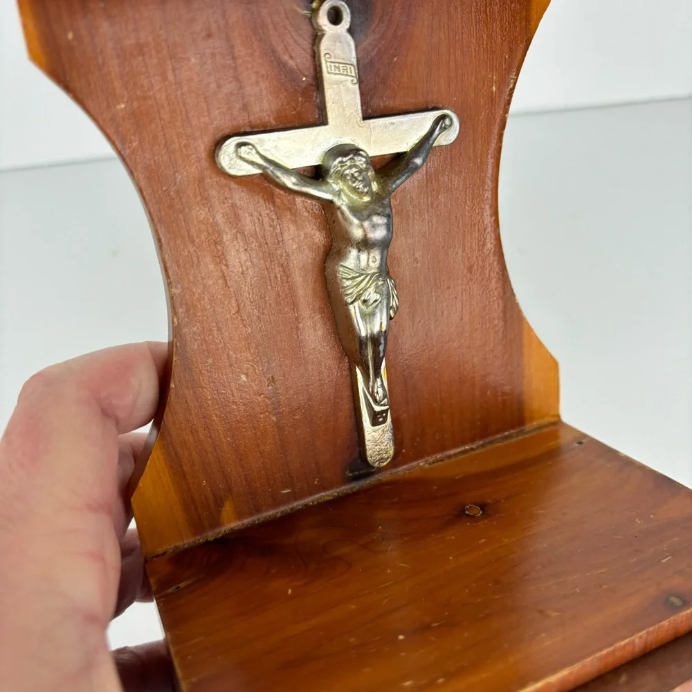 Christian Crucifix Alter Rosary Holder-vintage souvenir-WV